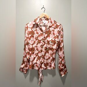 RG Kane Floral Button-Up Tie-Back Blouse in Hues of orange and Pink
Size Medium